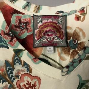 Dynamic print Johnny Was knit top. Large